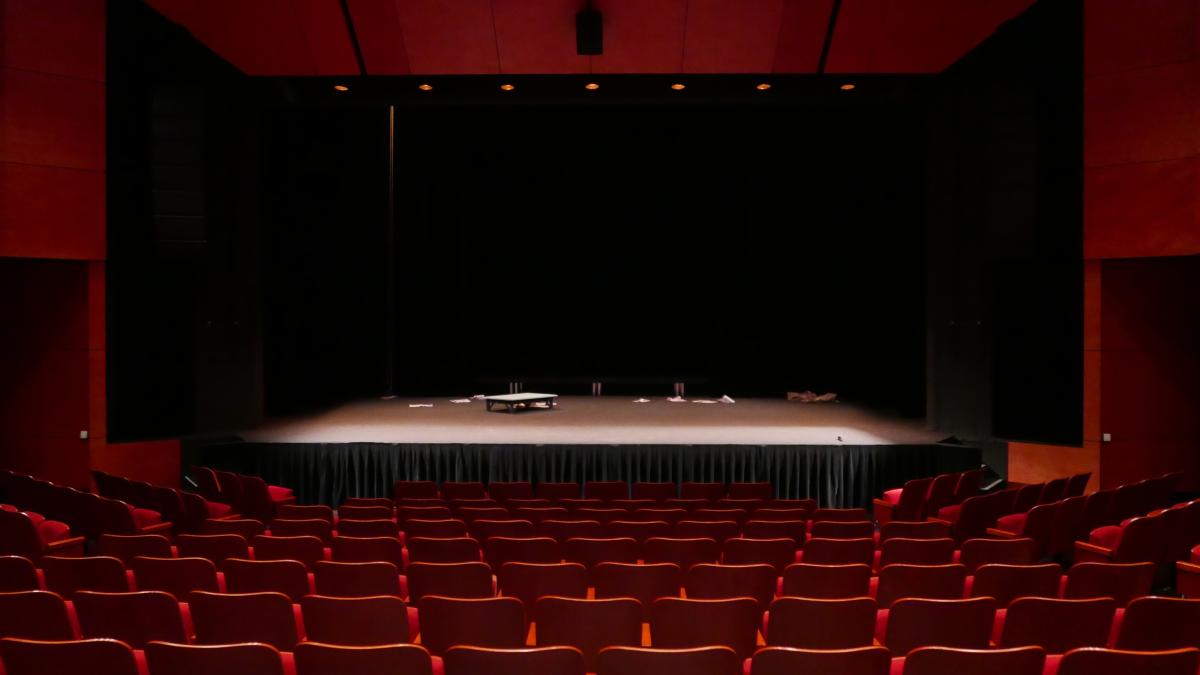 scena-teatru_15682000