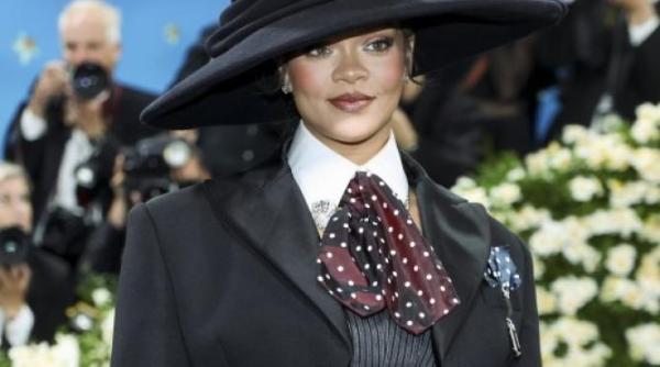 rihanna insarcinata cu al treilea copil aparitie fabuloasa la met gala foto video rihanna insarcinata cu al treilea copil aparitie fabuloasa la met gala foto video
